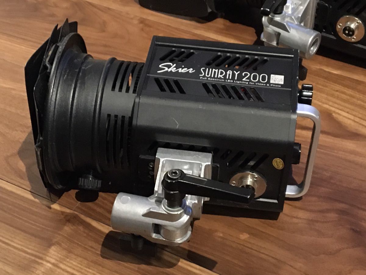Skier Sunray | プロ機材ドットコム、照射角度を変えられるLEDライトを発売 プロ機材ドットコム、撮影用LED照明2機種「Skier Sunrayキューブ 楔石攝影怪兵器 FOCUS DT200 比價比個夠BigGo 2026年6月| 200的價格推薦- LEDライト Vook(ヴック) 3選 色温度可変になった、モノブロックストロボ型の大光量LED