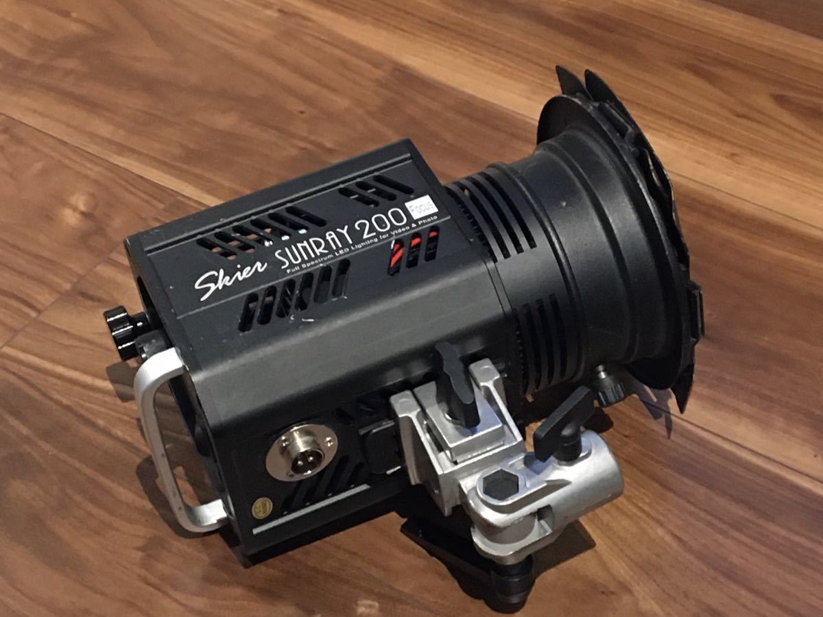 Skier Sunray | プロ機材ドットコム、照射角度を変えられるLEDライトを発売 プロ機材ドットコム、撮影用LED照明2機種「Skier Sunrayキューブ 楔石攝影怪兵器 FOCUS DT200 比價比個夠BigGo 2026年6月| 200的價格推薦- LEDライト Vook(ヴック) 3選 色温度可変になった、モノブロックストロボ型の大光量LED