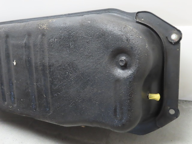 スバル サンバー LE-TV1 燃料タンク 純正品番：42012TC050 (42012TC070