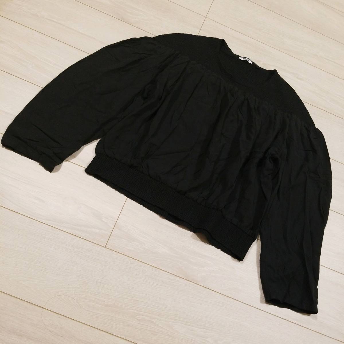 L225 Uniqlo ユニクロ U L レディース シャーリング ブラウス 長袖 黒系 シャツ カットソー 長袖シャツ 売買されたオークション情報 Yahooの商品情報をアーカイブ公開 オークファン Aucfan Com
