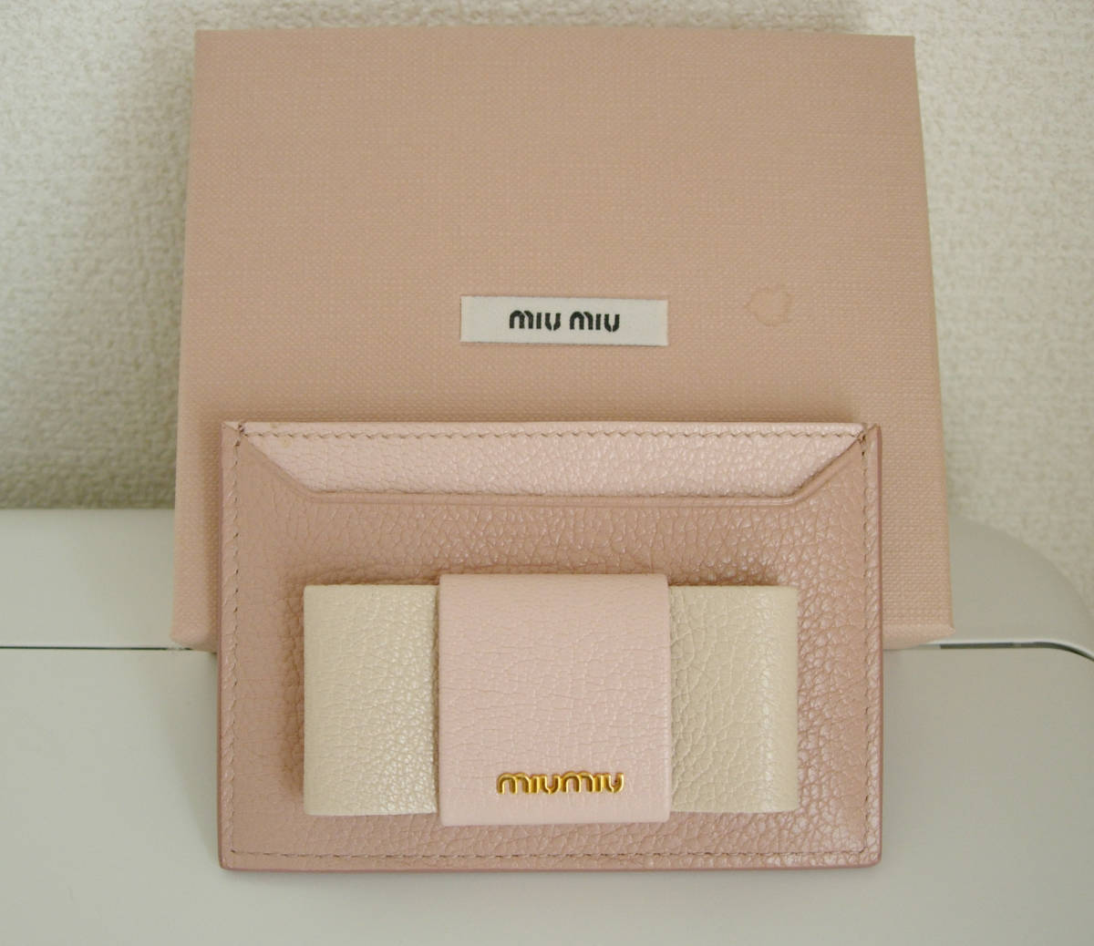 Miumiu ミュウミュウ パスケース カードケース 定期入れ ドゥロワー ドレステリア ビームス 好きな方 女性用財布 売買されたオークション情報 Yahooの商品情報をアーカイブ公開 オークファン Aucfan Com