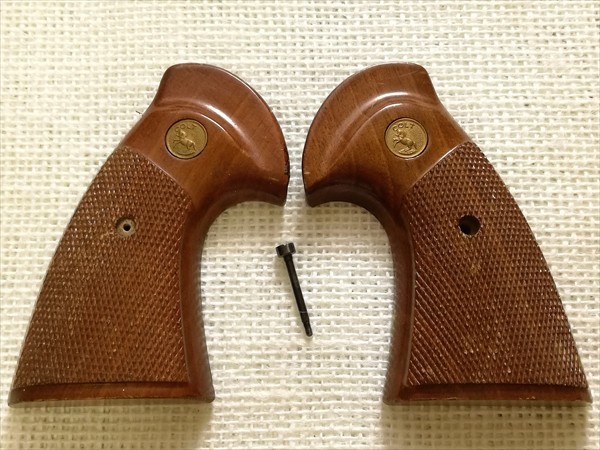 コルト社純正 COLT パイソン用 3rd ジェネレーション ターゲット 木製