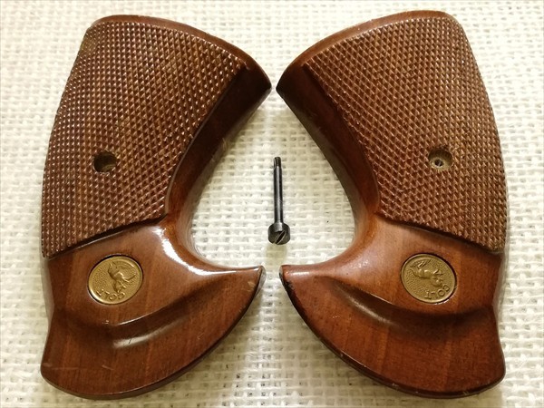 コルト社純正 COLT パイソン用 3rd ジェネレーション ターゲット 木製