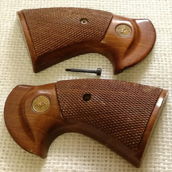 コルト社純正 COLT パイソン用 3rd ジェネレーション ターゲット 木製