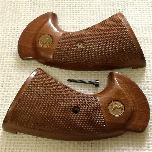 コルト社純正 COLT パイソン用 3rd ジェネレーション ターゲット 木製