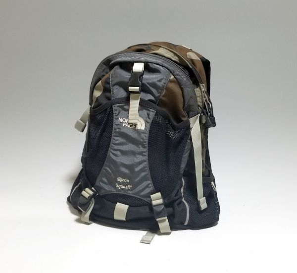 数量限定，100%新品 良品 THE NORTH FACE ノース フェイス バックパック カモフラ柄 リュックサック Recon Squash 20L R370(ザ・ノース・フェイス)｜売買されたオークション情報、yahooの商品情報をアーカイブ公開 - オーク ザ・ノース・フェイス
