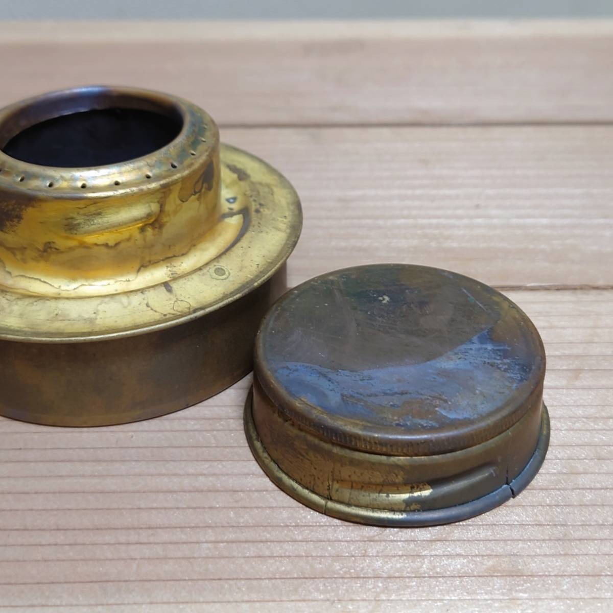 アルコールストーブ 1960年代 デッドストック<BR>筆記体ロゴ トランギア<BR>アルスト スウェーデン軍放出品 | ミリタリーショップ スウェーデン軍 トランギアTrangia デッドストック アルコー アルコールストーブ3点セット＆ SVEA アルコールストーブの口コミ、レビュー アルコール クッカー