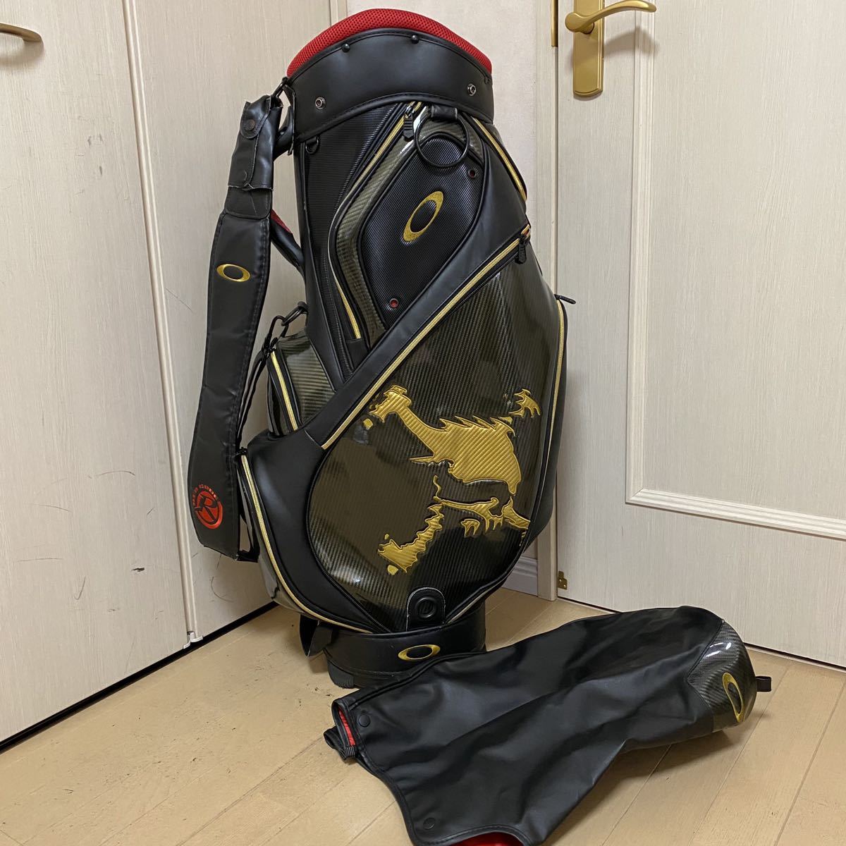 全国無料，新作 オークリー スカル OAKLY SKULL GOLF BAG アスリート キャディバッグ ブラック カーボン(キャディバッグ)｜売買されたオークション情報、yahooの商品情報をアーカイブ公開 - オークファン キャディバッグ
