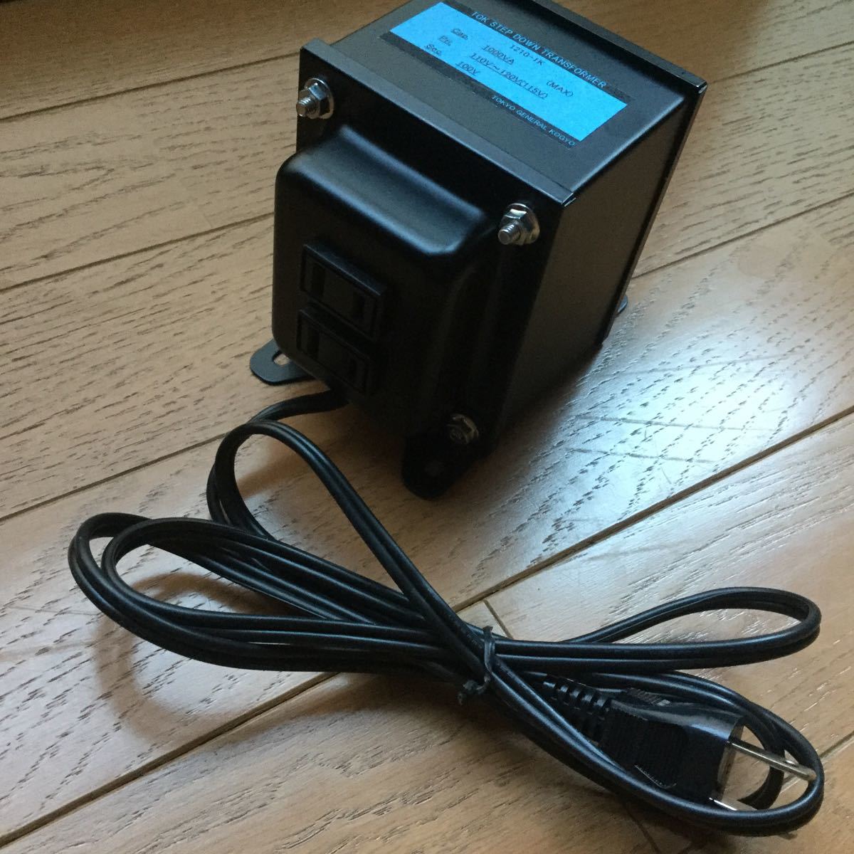 変圧器 ステップダウントランス 1000W 110～120W を100W アメリカ