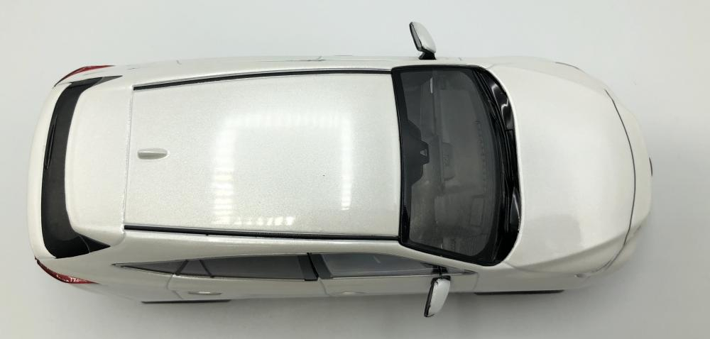 開封 TOYOTA トヨタ ハリアー 1/30 カラーサンプル 色見本ミニカー 070