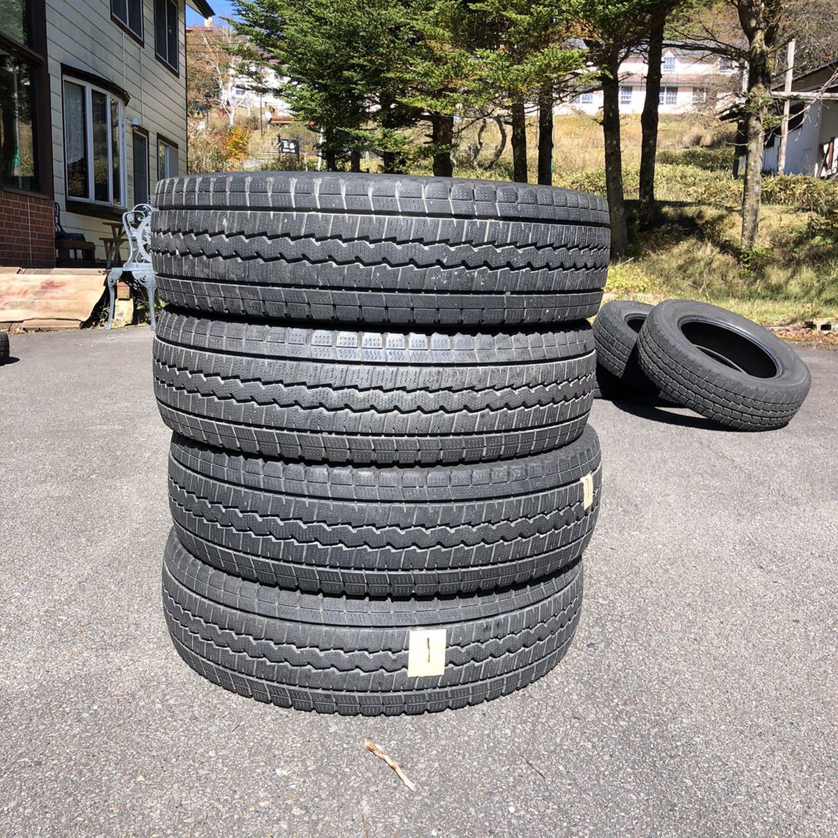  1円スタート 大特価 バリ山 17年製 195/80r15 107/105L LTダンロップ ウインターマックス 送料は着払いのみ(中古品)｜売買されたオークション情報、yahooの商品情報をアーカイブ公開 - オークファン 15インチ