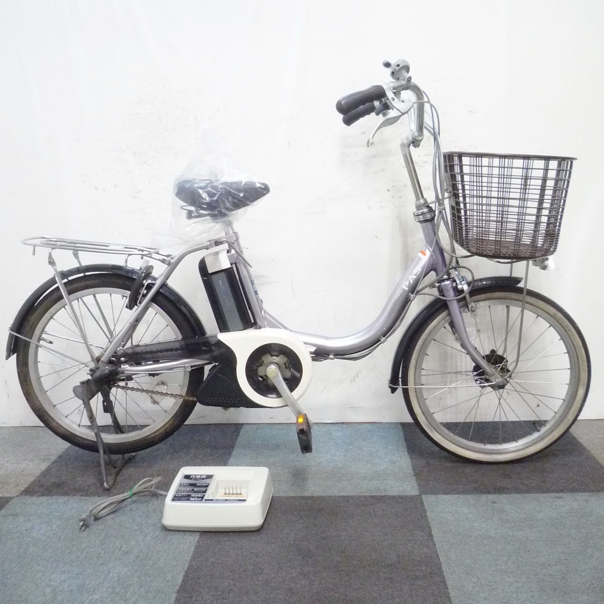 新作登場，限定SALE 電動自転車 新基準 ヤマハ パス ミニ 20インチ 6.0Ahバッテリー 充電器付 3段変速 サドル ミニベロ YAMAHA PAS mini(電動アシスト自転車)｜売買されたオークション情報、yahooの商品情報をアーカイ 電動アシスト自転車