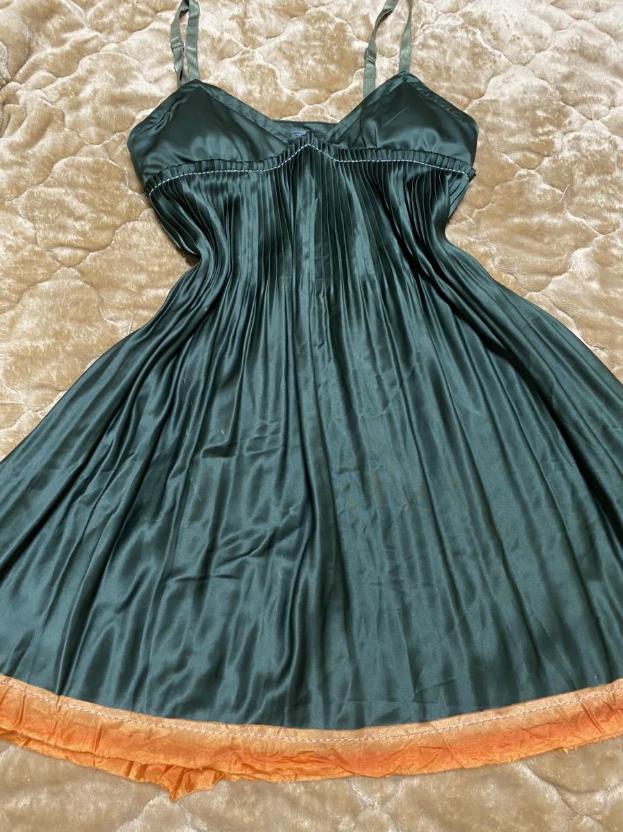 マウジー シルク ツルツル素材 ブラジャーカップ付き プリーツ スリップ ワンピース グリーン パット カップ付き ツルツル Moussy セクシー ワンピース ミニ 売買されたオークション情報 Yahooの商品情報をアーカイブ公開 オークファン Aucfan Com