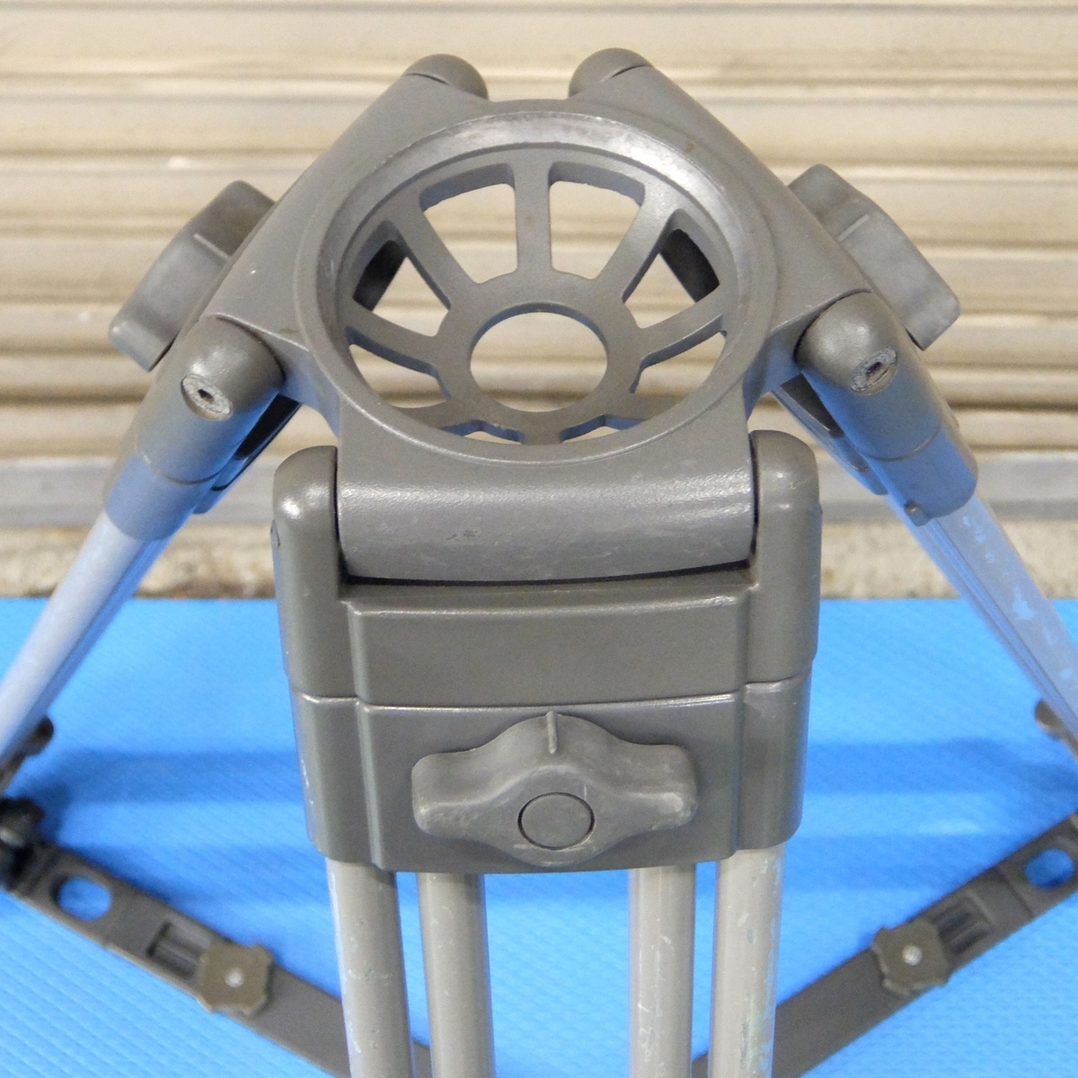 Libec T70+SP-1 リーベック 中型ビデオ三脚（ヘッドなし） 【中古