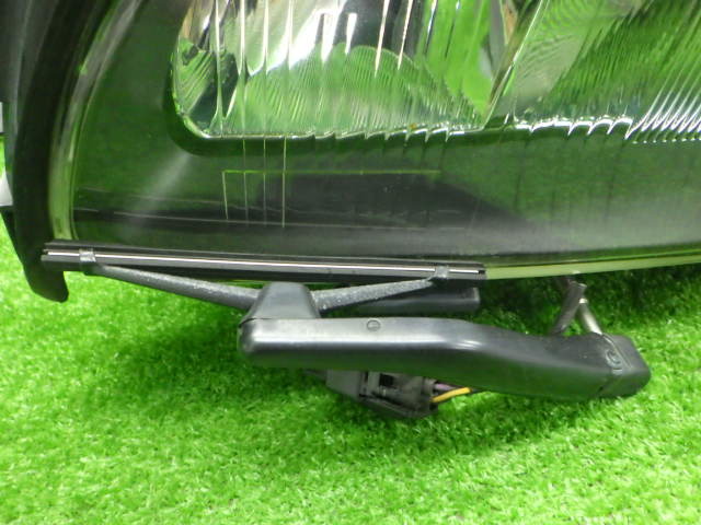 ボルボ V70 Sb5254 左ヘッドライト ヘッドライトワイパー付き ヘッドライト 売買されたオークション情報 Yahooの商品情報をアーカイブ公開 オークファン Aucfan Com