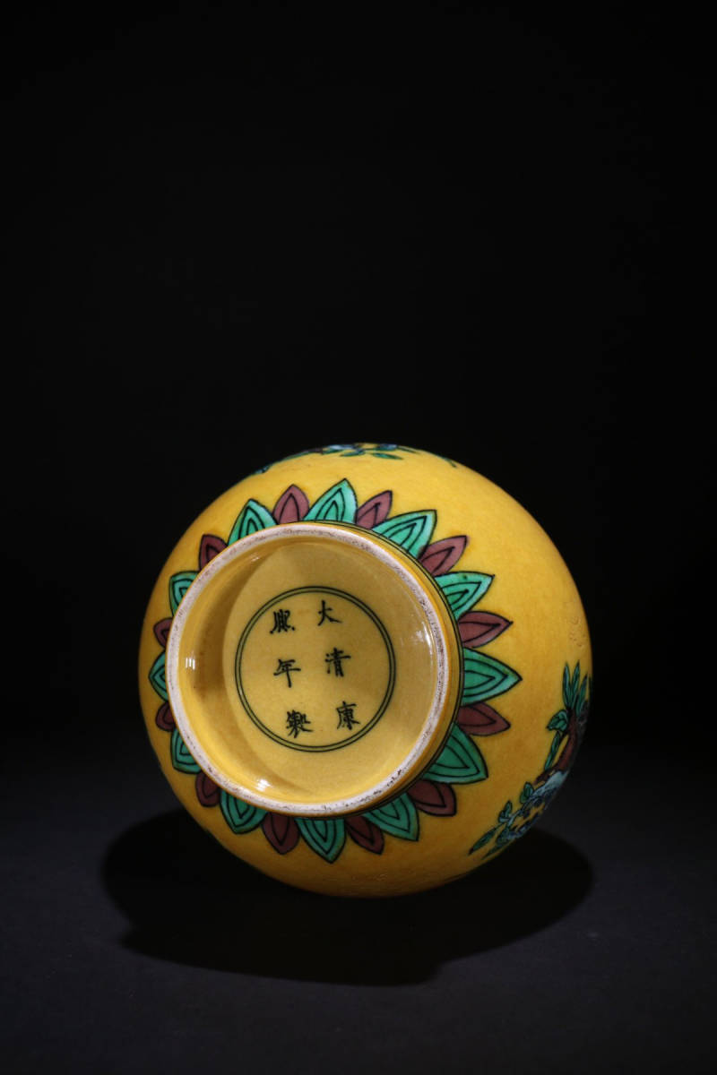 時代物 陶磁器 素三彩蝙蝠三多紋賞瓶 康熙年銘 清時代 手彫り 文房具