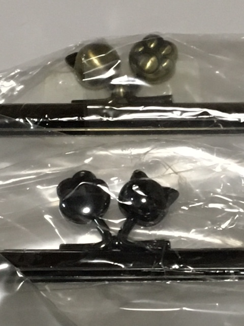 がま口 口金 肉球の通販 肉球がま口 ← HANARIMA SHOP | ネコの通販 がまぐち シルバー 12cm 差し込み口金 手芸材料のネット メール便・ハンドメイド通帳ケース・猫柄・がま口タイプ（肉球ツマミ 日々の暮らしを心地よくする