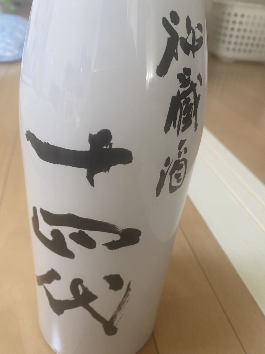 【幻級 未開封】日本酒 十四代 純米大古酒 秘蔵酒 1.8L 白陶器　純米吟醸 播州 十四代 秘蔵酒 純米大古酒 09｜Yahoo!フリマ（旧PayPayフリマ） ☆注目! 製造年月2018.7