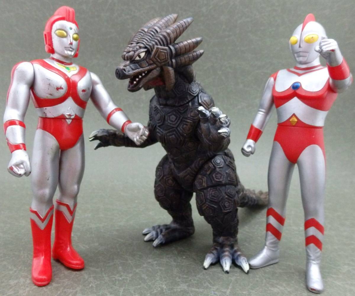 ウルトラマン８０ ユリアン サラマンドラ ウルトラ怪獣ヒーロー３体セット バンダイ 旧800円サイズ ウルトラマン80 売買されたオークション情報 Yahooの商品情報をアーカイブ公開 オークファン Aucfan Com
