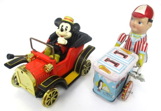 ブリキ製玩具 ゼンマイ仕掛け アイスクリーム屋 1981年 ディズニー ミッキーマウス 2つ共に レトロ アンティーク インテリア 当時物 ブリキ 売買されたオークション情報 Yahooの商品情報をアーカイブ公開 オークファン Aucfan Com