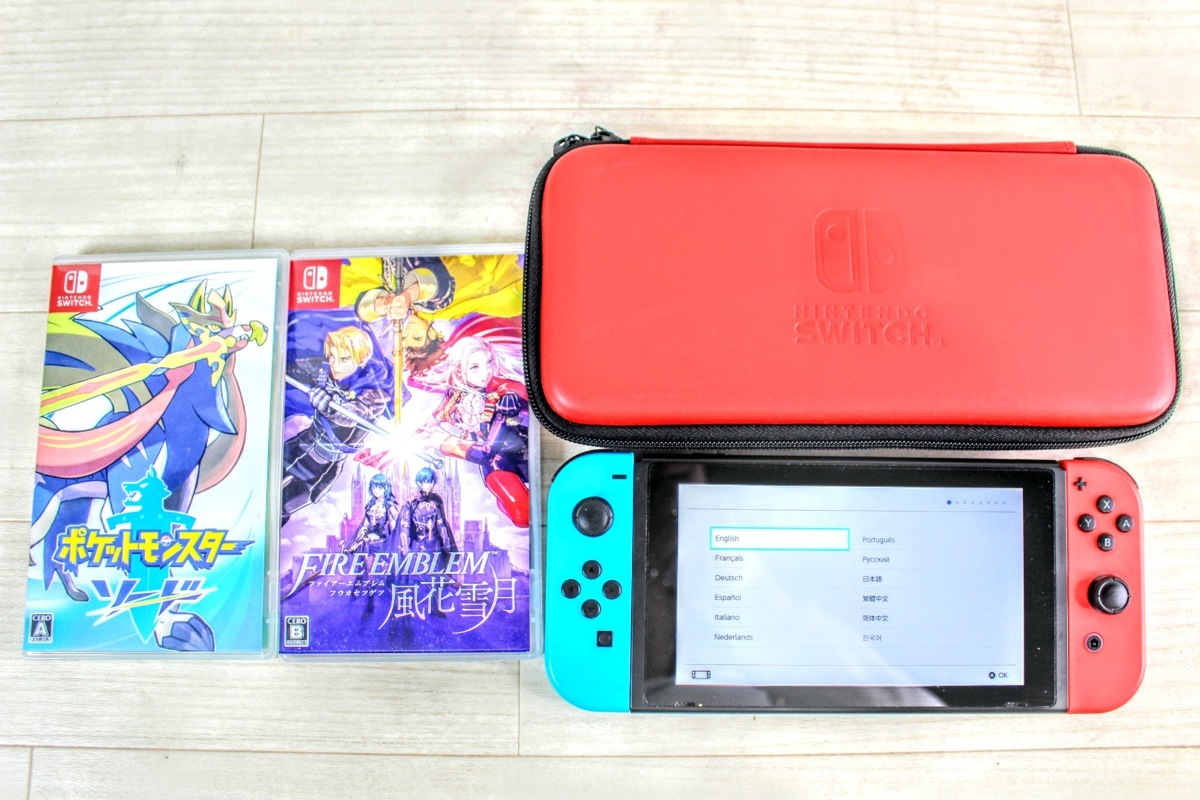 No.2473　NINTENDO・SWITCH　ニンテンドースイッチ　本体（付属品無し）ソフト2本付き・ポケットモンスターソード・ファイアーエムブレム