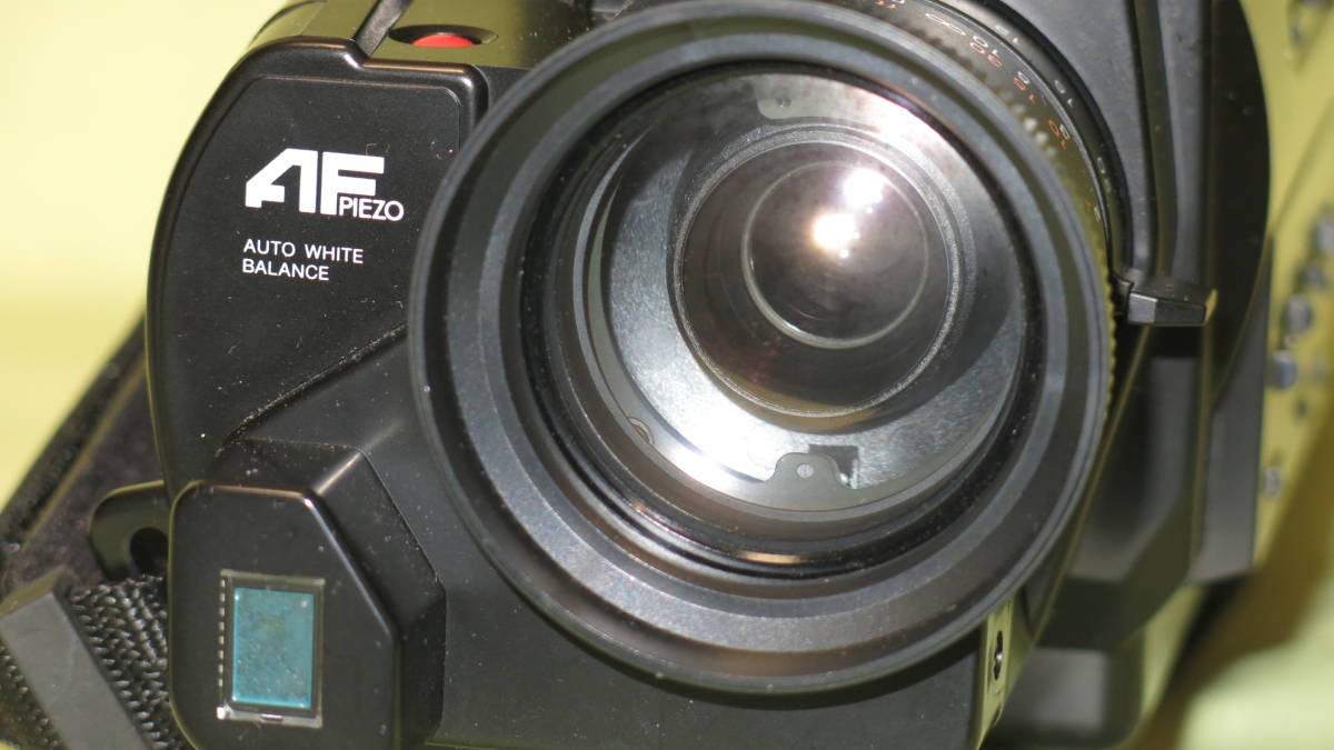 ジャンク品　ナショナルビデオカメラ　NV-M21 オプション数点付　VHS National NV-M21 VHS ビデオカメラ 動作 ジャンク扱い /MACLORD MOVIE