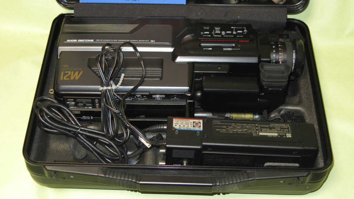 ジャンク品　ナショナルビデオカメラ　NV-M21 オプション数点付　VHS National NV-M21 VHS ビデオカメラ 動作 ジャンク扱い /MACLORD MOVIE