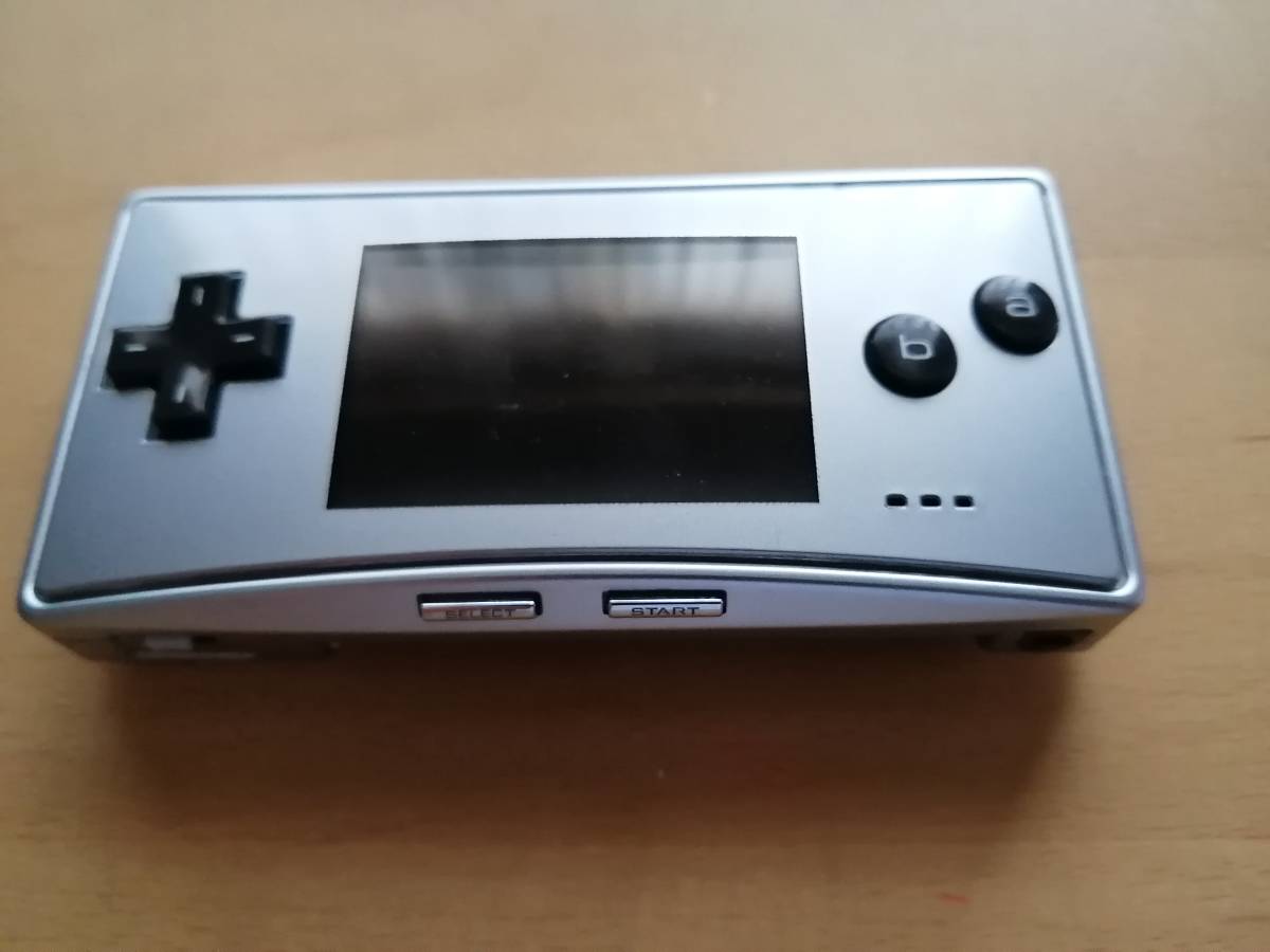 ☆GBM☆任天堂ゲームボーイミクロ（シルバー）本体＆アダプタ＆ソフト4 