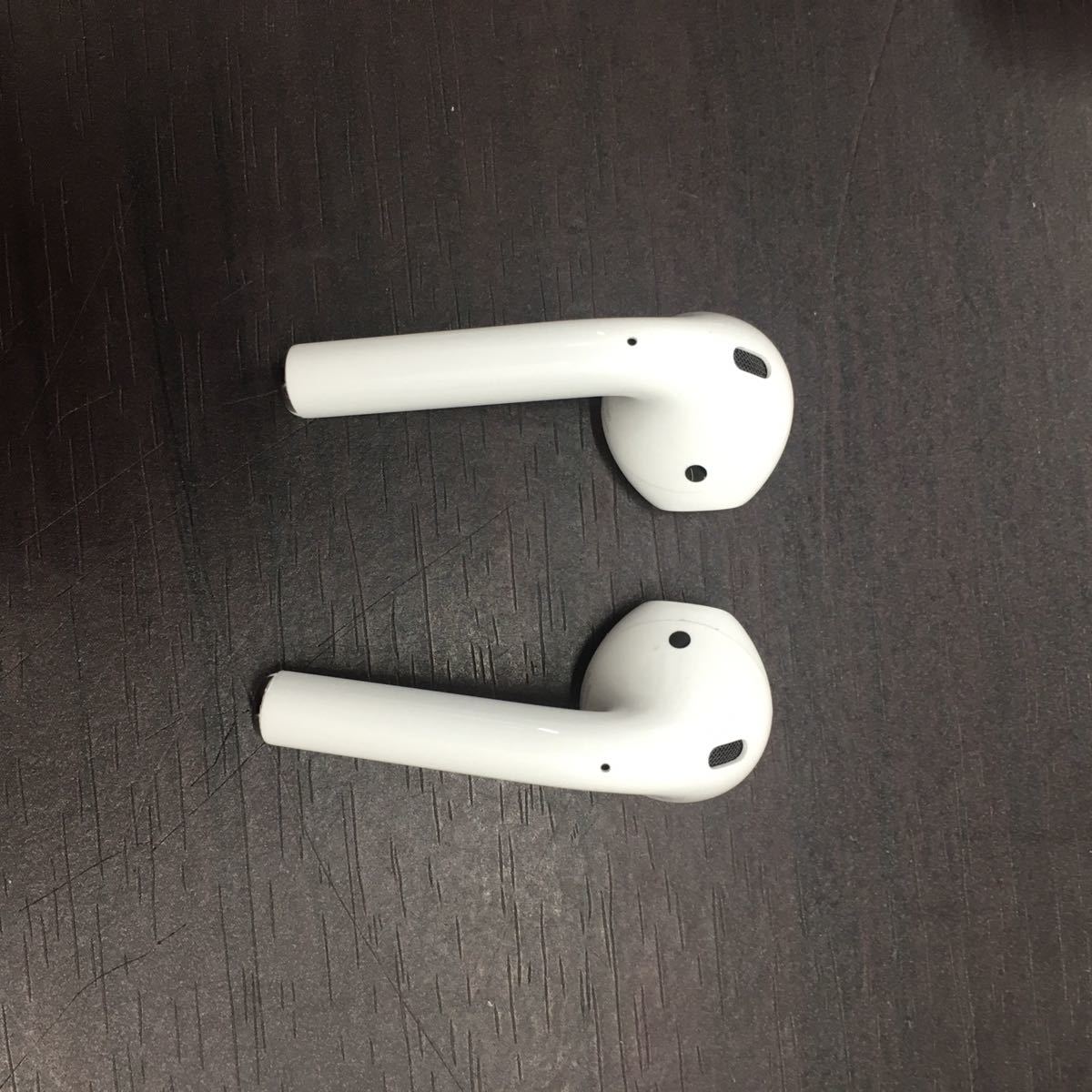 W3/【良品】Apple AirPods with Charging CASE MV7N2J/A A2032 動作確認済 ワイヤレスイヤホン Bluetooth アップル エアポッズ