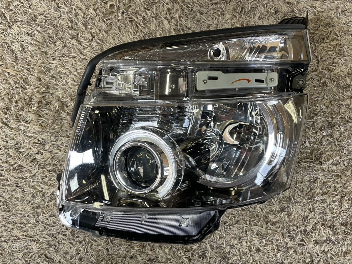 【豊富な，新品】 トヨタ純正 ヴォクシー ZRR70 ZRR75 前期 HID ヘッドライト ヘッドランプ 左 助手席側 KOITO 28-203(ヘッドライト)｜売買されたオークション情報、yahooの商品情報をアーカイブ公開 - オークファン トヨタ用