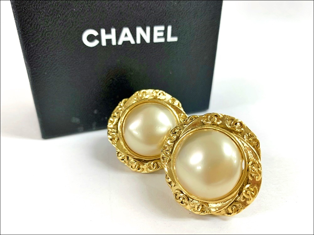 17 34-381329-22 [Y] CHANEL シャネル 93A フェイクパール フラワーモチーフ ヴィンテージ イヤリング ゴールド系 アクセサリー 大24