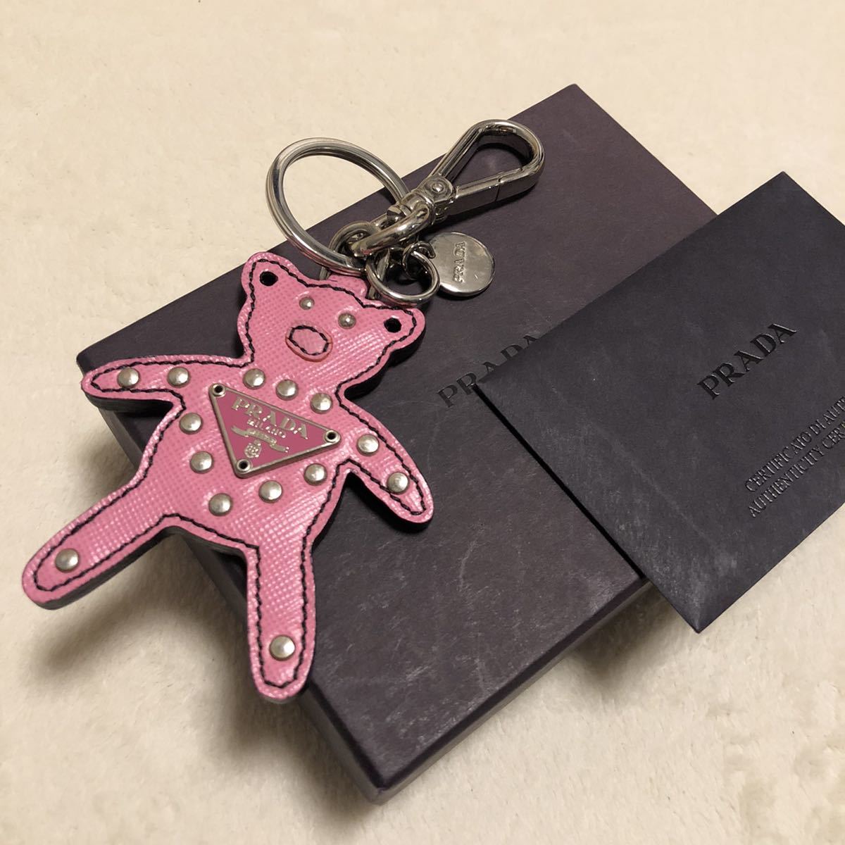 1円スタート!!【美品 箱付き】《正規品》プラダ PRADA キーホルダー リング バッグチャーム サフィアーノレザー スタッズ ピンク 熊 ベア