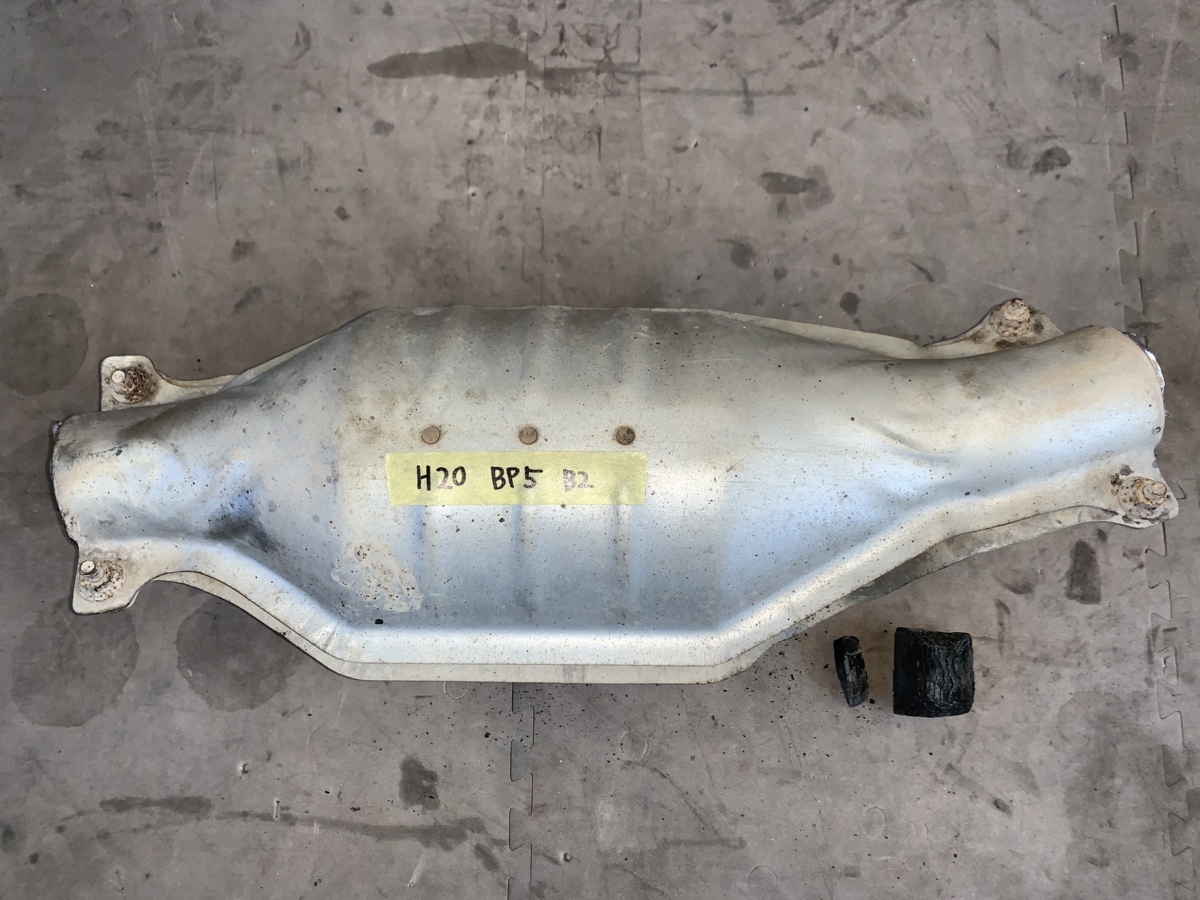 H20年 レガシィワゴン BP5 EJ20 触媒 B2 後方のみ 難有り リサイクル品 