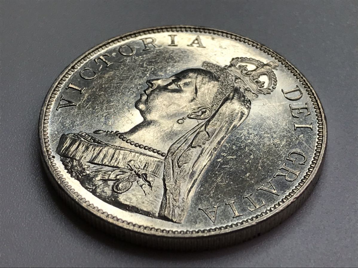 イギリス ヴィクトリア女王 1889年銀貨 1890 年インド 1 ルピー。1890