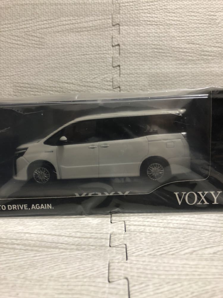 ヴォクシー | 1⁄30 トヨタ VOXY 90系 ZS ハイブリッド ミニカー 決まり