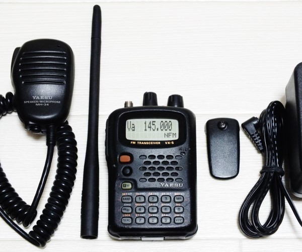 トリプルバンド STANDARD 新スプリアス規定・確認保証可能機 VX-5 今