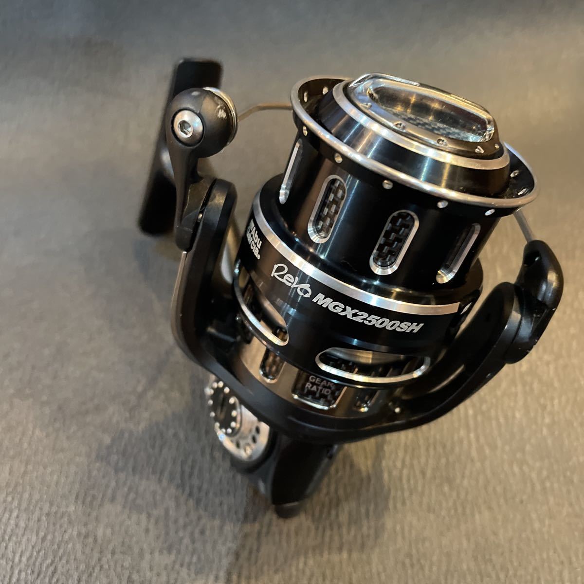 アブガルシア Revo レボ MGX 2500SH スピニングリール フィッシング