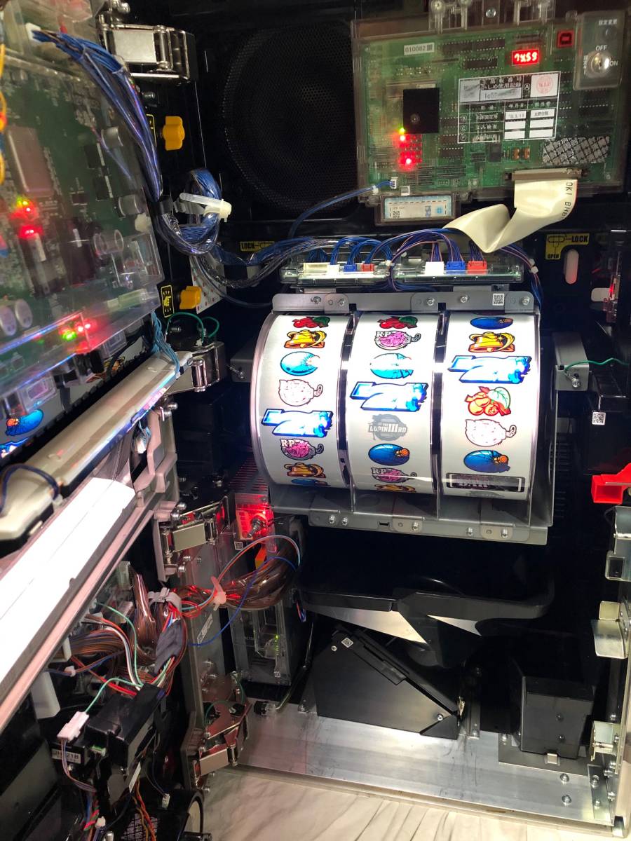 スロット実機 ルパン三世 ルパン一族の秘宝 家庭用電源 コイン不要機