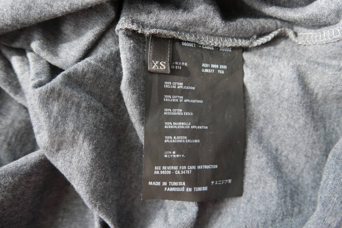 PRADAプラダ　メンズライクなあなたに　メタルスタッズ装飾おしゃれグレーＴシャツ（男性着用時ＸＳサイズ、女性着用時Ｍサイズ） PRADA (プラダ) プラダ サフィアーノ 5%OFF PRADA&frasl;プラダ_Men通販
