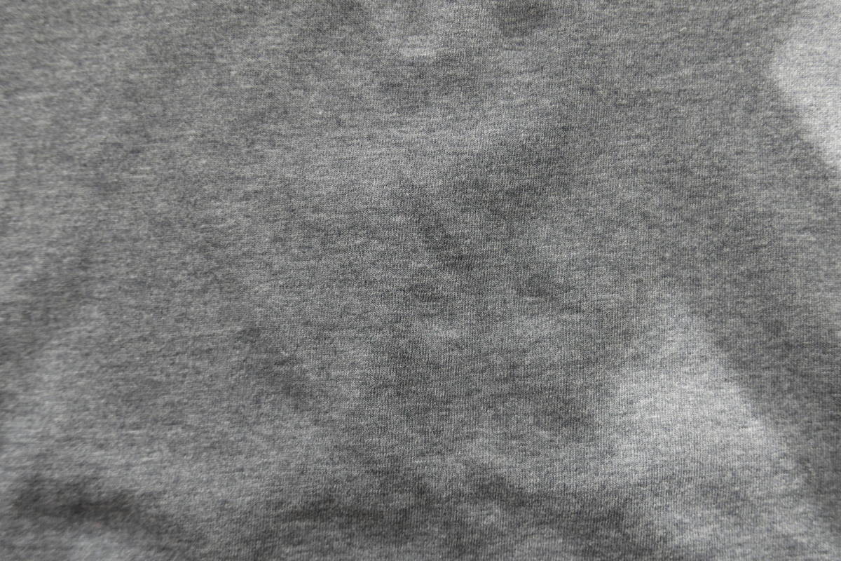 PRADAプラダ　メンズライクなあなたに　メタルスタッズ装飾おしゃれグレーＴシャツ（男性着用時ＸＳサイズ、女性着用時Ｍサイズ） PRADA (プラダ) プラダ サフィアーノ 5%OFF PRADA&frasl;プラダ_Men通販