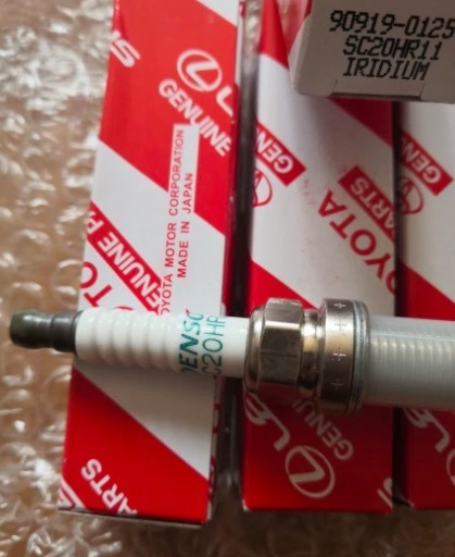 新品送料無料　イリジウムスパークプラグ ４個セット　90919-01253 SC20HR-11　トヨタプリウスサイオンレクサス用