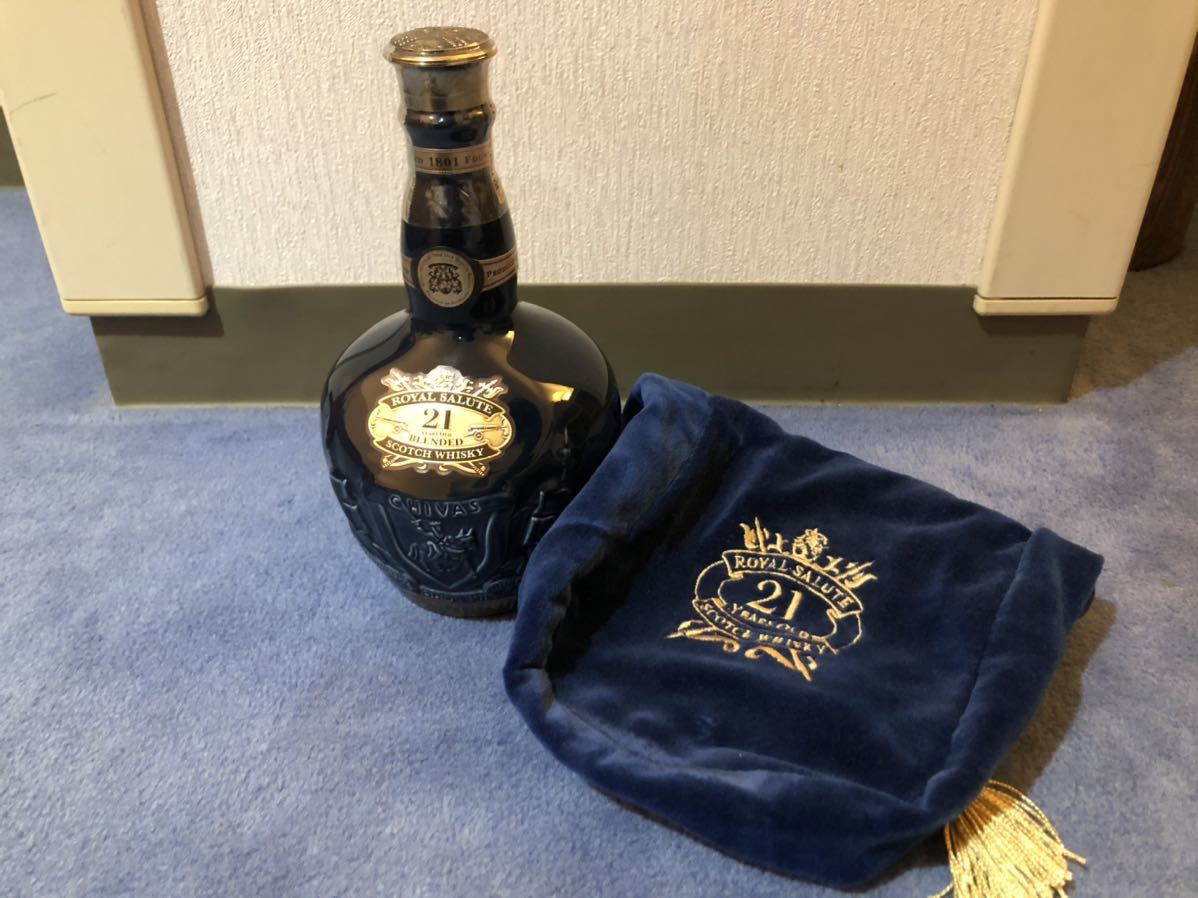 c【未開栓】ROYAL SALUTE ロイヤルサルート 21年 陶器ボトル ウイスキー 700ml 40% 布袋付き 