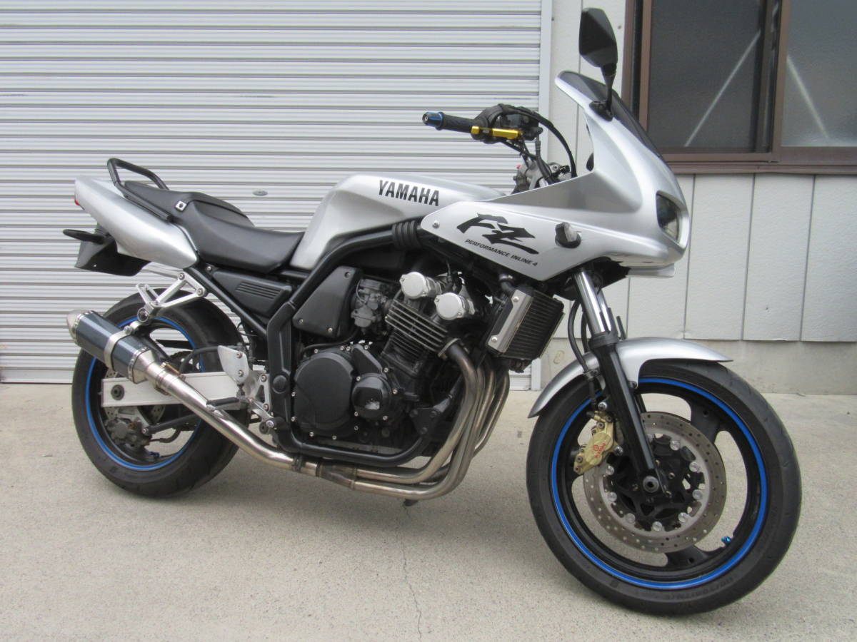 ヤマハ FZ400 4YR 1997年式 ライトグレーメタリック 社外マフラー付 純正マフラーもあります ZRX400XJR400ゼファー等お探しの方に