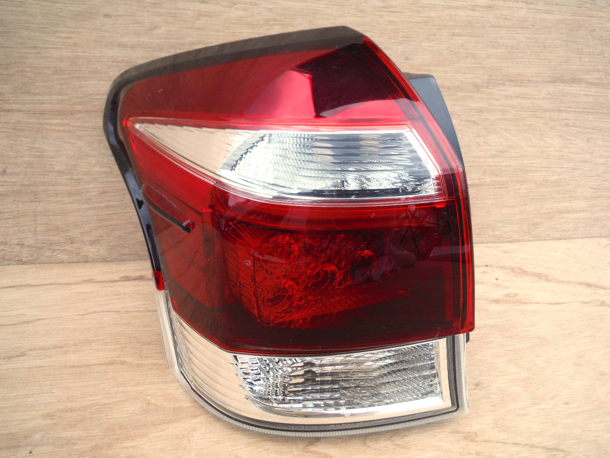 美品 NZE161G NZE164G NRE161G ZRE162G 後期 カローラ フィールダー 純正LED左テールランプ左側 左テール テールライト KOITO 13-108
