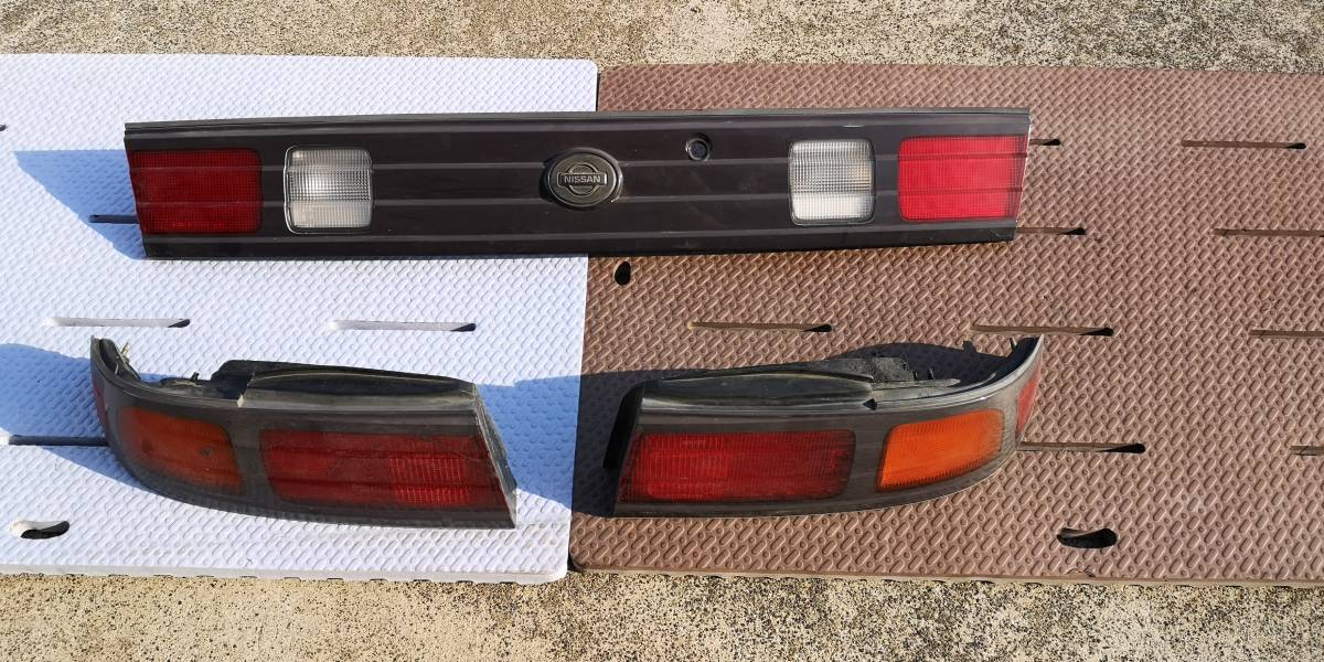 S14　シルビア　 後期　純正テールレンズ　左右中央セット　中古