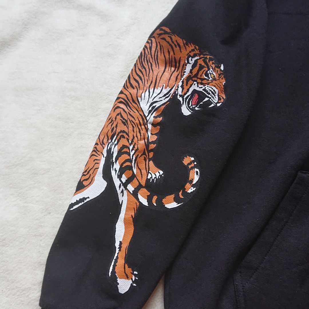 早い者勝ち★完売品★入手困難★H&amp;M 虎　両袖プリント　フーディー H&M - 【限定】黒パーカー 袖プリント 虎の通販 by R｜エイチアンド