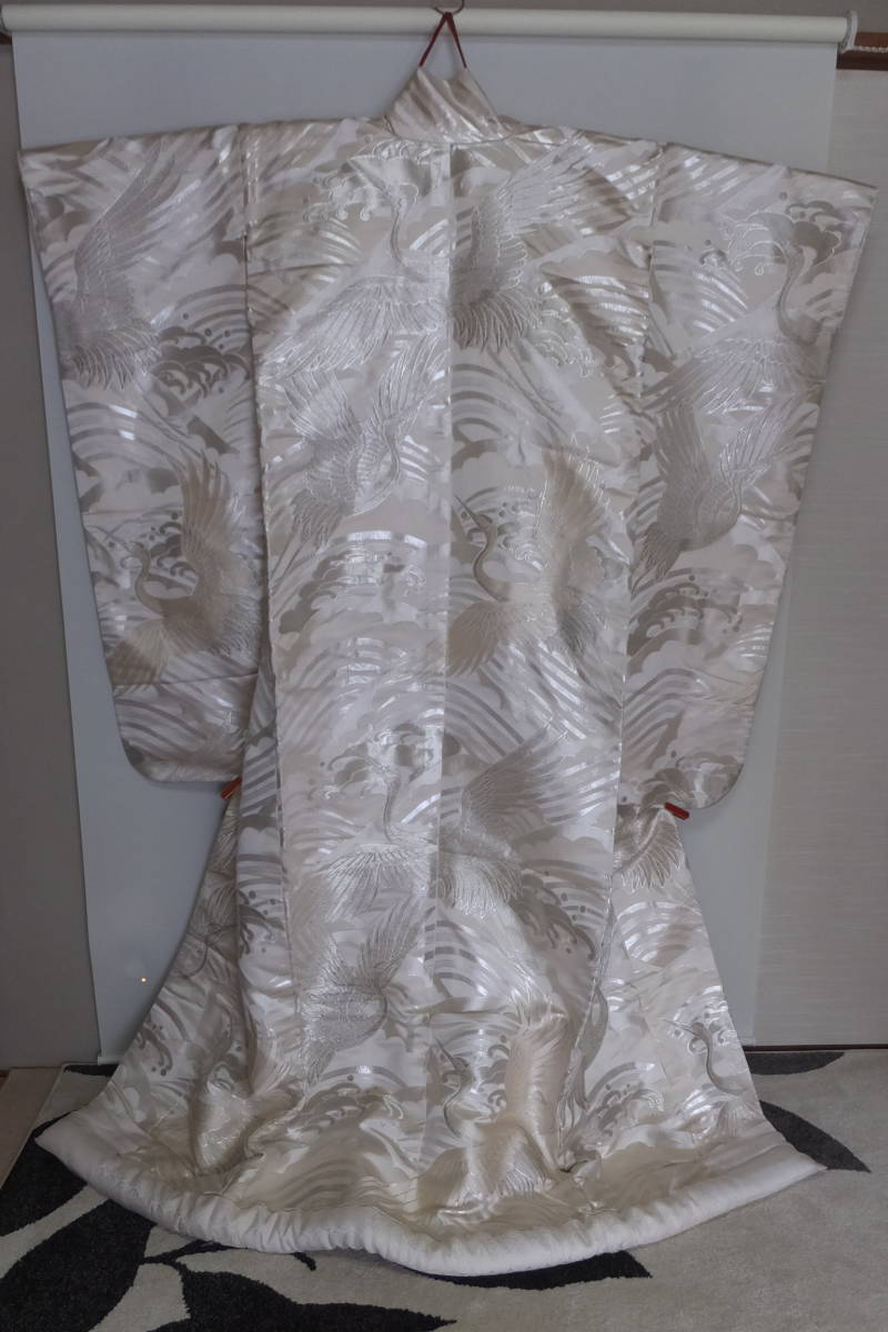 | 白無垢 花嫁衣装 結婚式 京都着物レンタル夢館 花嫁衣裳 色打掛 色打掛, 色打掛レンタル 和装 レンタル 白打掛の通販 ｜ 花嫁衣裳レンタル 色打掛レンタル一覧｜ 白無垢とは？色打掛とは？花嫁着物・衣装のバリエーション。結婚式着物