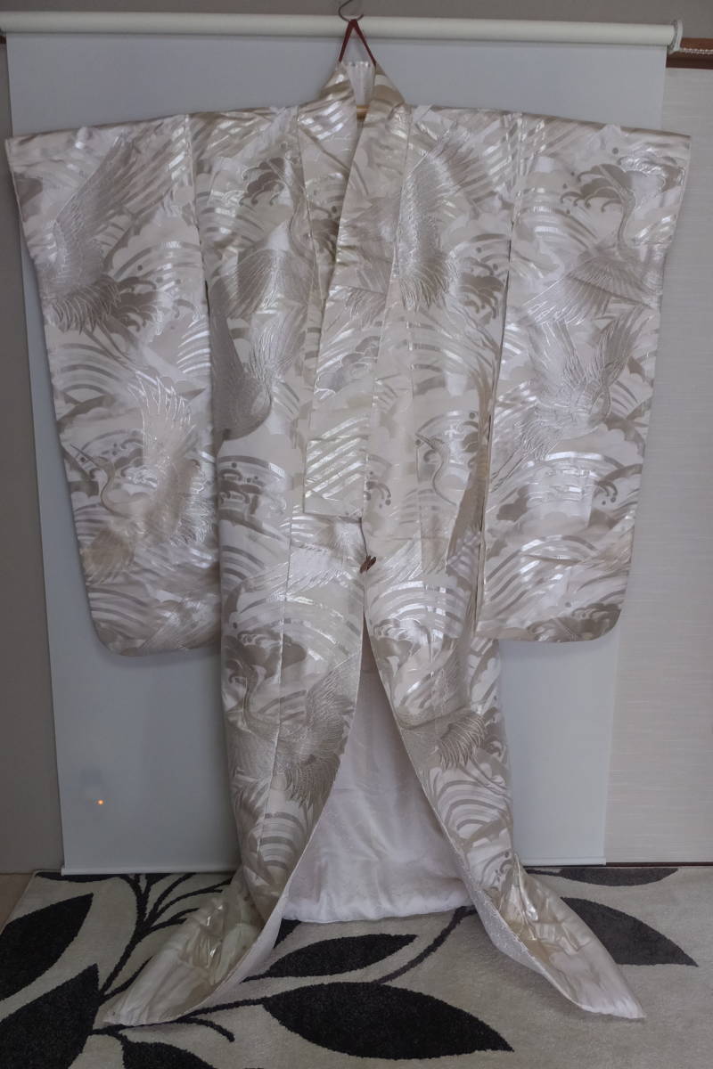| 白無垢 花嫁衣装 結婚式 京都着物レンタル夢館 花嫁衣裳 色打掛 色打掛, 色打掛レンタル 和装 レンタル 白打掛の通販 ｜ 花嫁衣裳レンタル 色打掛レンタル一覧｜ 白無垢とは？色打掛とは？花嫁着物・衣装のバリエーション。結婚式着物