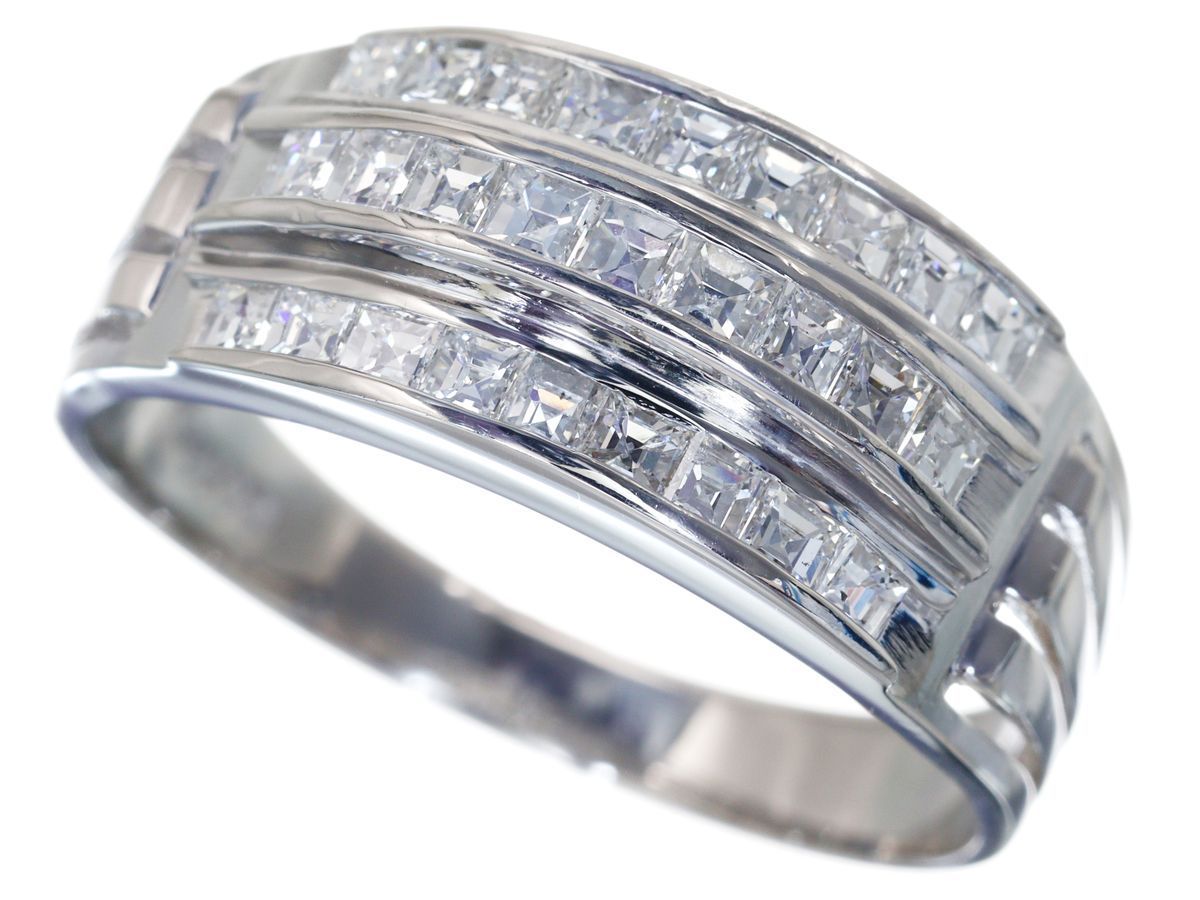 クールな煌めきに酔いしれる… Pt900 ダイヤモンド リング Total:1.01ct