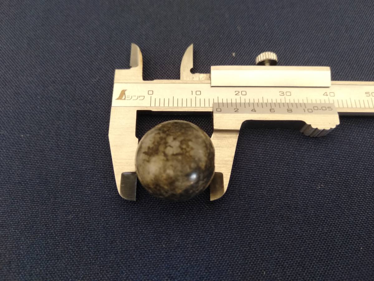 根付 堤物 蛸 1.6×1.9×1.8cm 3.5g◇細密彫刻⁄ 刺繍花文煙草入⁄赤銅塗金 